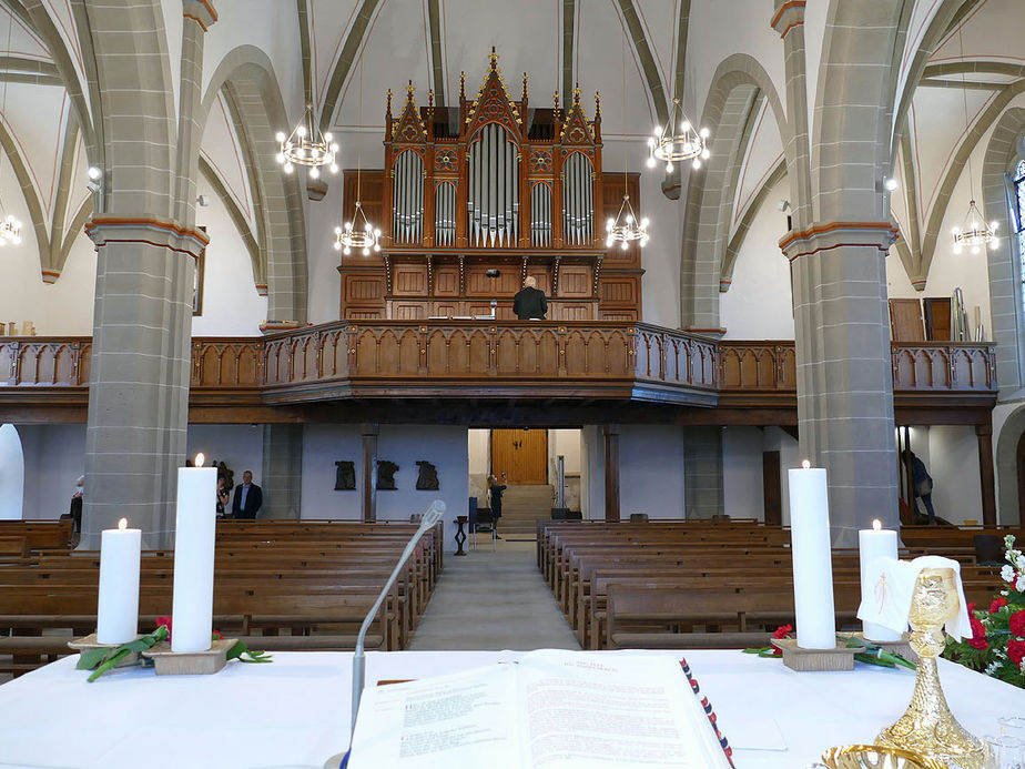 Pfingsten in der renovierten Stadtpfarrkirche St. Crescentius (Foto: Karl-Franz Thiede)